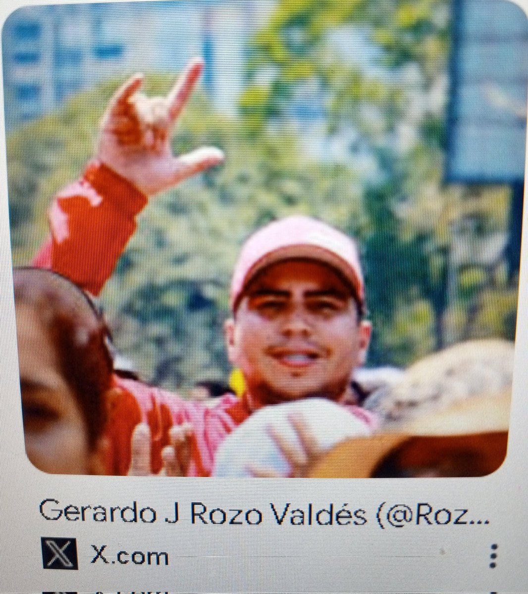 rape180171's tweet photo. @hecmirylugo @MarioLabarca2 @MariaCorinaYA @EdmundoGU Esto es lo que se llama un estado DELINCUENTE , tienen a los militares como brazo armado de la tiranía , además de civiles que por ser Chavistas tienen salvoconducto para amenazar y agredir a quien quieran . El civil se llama Eduardo J. Rozo Valdez https://t.co/GsGgSHHLR0