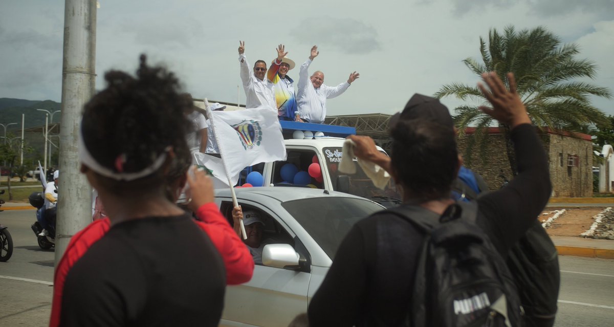 Luisemartinezh's tweet photo. #PuebloAPueblo

Este sábado #13Jul recorrimos #NuevaEsparta, de punta a punta, en entusiasta caravana.

Los margariteños quieren VOTAR, quieren votar para cambiar, para poner fin a esta pesadilla.

Pacíficamente, el #28Jul, iniciaremos el rescate de nuestro país con la vista puesta en el ‘Milagro Económico’ que nos hemos planteado.

#SomosGarantíaDeCambioEnPaz
#UnidosSeViveMejor 🇻🇪