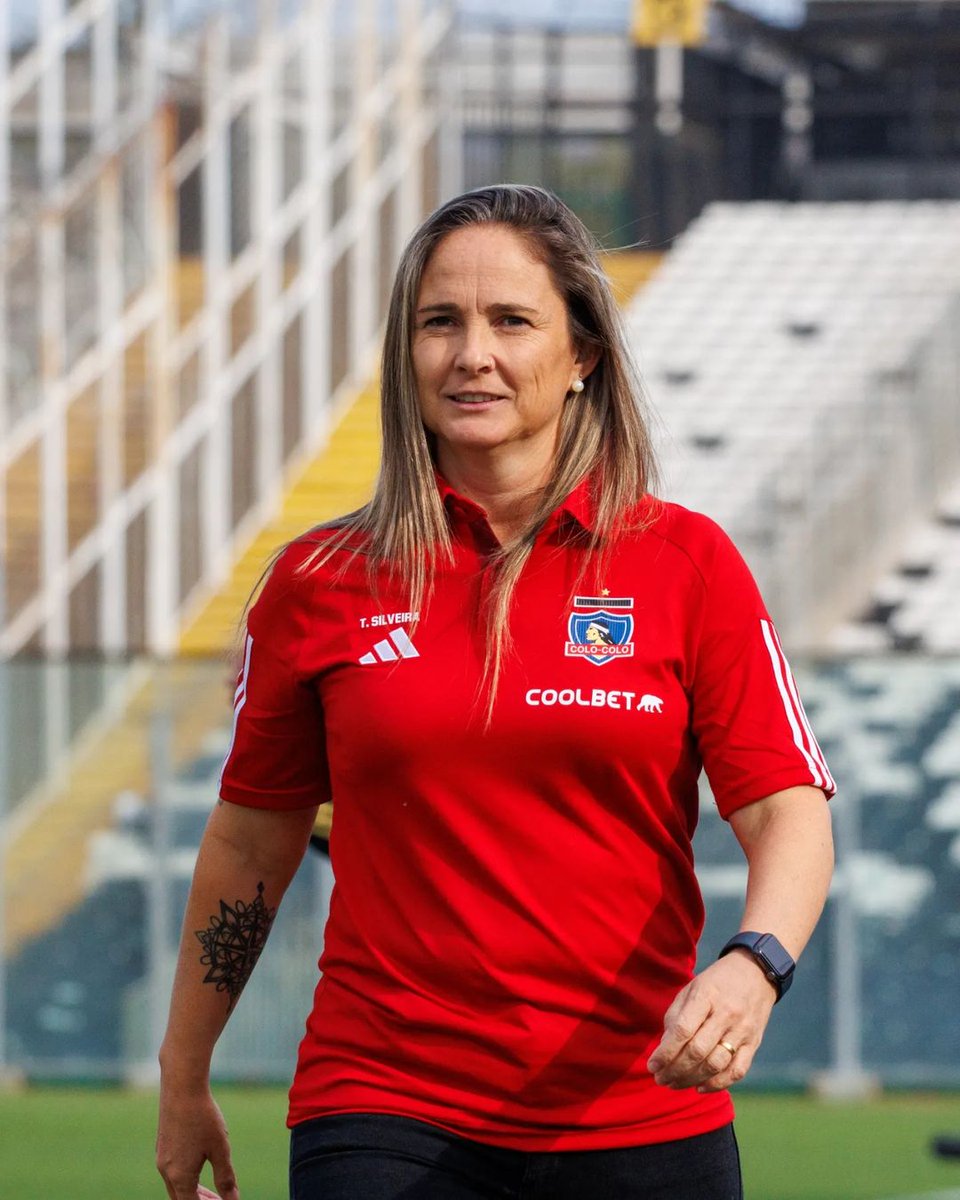 nikobr10nes's tweet photo. Tatiele Silveira en Colo-Colo (Jul 2023- ) 👩‍🏫🏁:

27 partidos dirigidos:
-17 V*✅️
-6 E🟰
-3 D*❌️
-13 partidos sin recibir goles ⚽️❌️
-83 GF (3 Goles promedio por partido)⚽️😱
-70% de rendimiento 📊🔥 [🧵...]

¡Feliz día Profe, @tatielesilveir2! 🥳⚽️

📸: @HuelladeC https://t.co/wXk09ETBNC