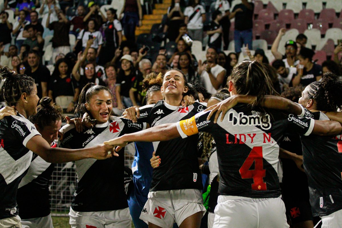 Amanhã é 𝓭𝓲𝓪 𝓭𝓮 𝓽𝓸𝓻𝓬𝓮𝓻 pelas nossas #MeninasDaColina, em São Januário, pelo jogo de volta da semifinal do Brasileiro contra o Ação! 💪💢

A bola rola às 11h, com transmissão da VascoTV. A entrada é gratuita pelo Setor Social. Veeemm! 🤩

📸: Matheus Lima | #VascoDaGama