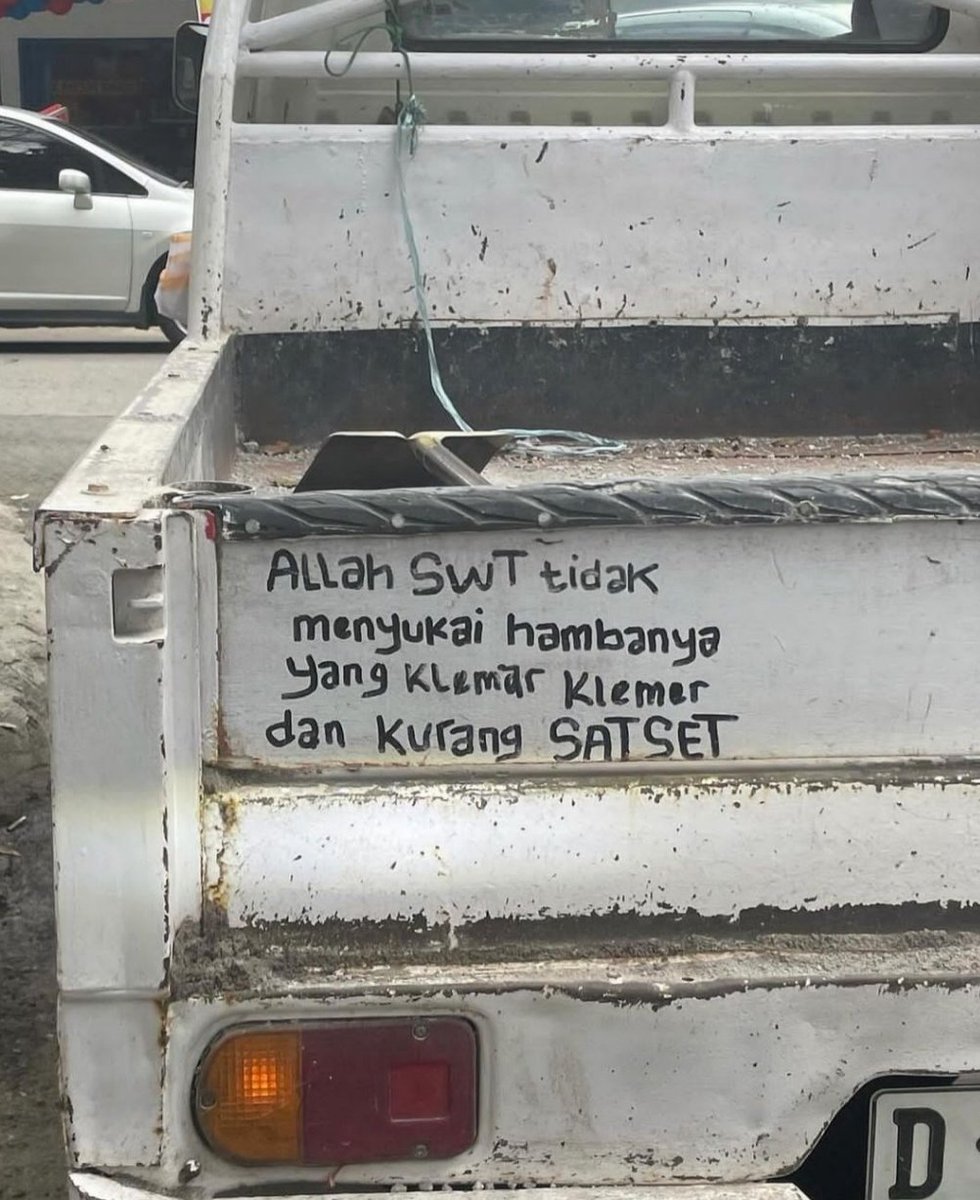 masgah_'s tweet photo. yang klemar klemer dan kurang satset https://t.co/8rst5nzcTN