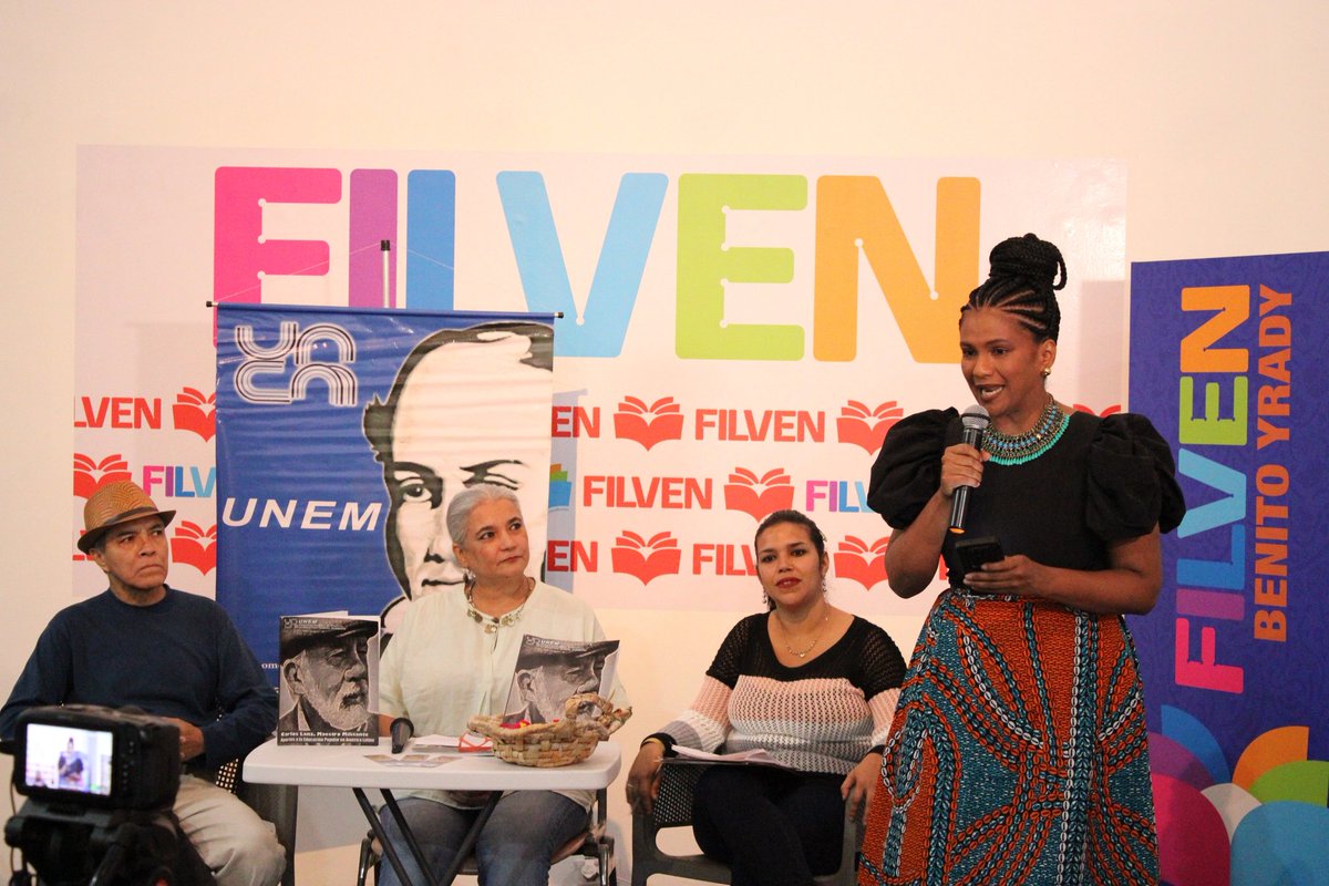 SomosUnem's tweet photo. #AlDía|Desde la Sala Benito Yrady en la @filven_cultuta la #UNEM presentó el libro Carlos Lanz "Un maestro militante, miradas desde el territorio",donde los lectores podrán percibir los pensamientos y emociones que sentían los #Unemistas territoriales por este gran revolucionario https://t.co/3GJ2owYeJt