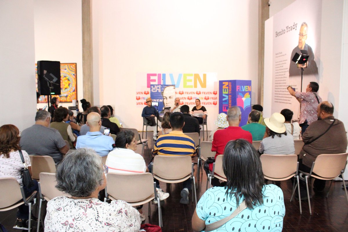SomosUnem's tweet photo. #AlDía|Desde la Sala Benito Yrady en la @filven_cultuta la #UNEM presentó el libro Carlos Lanz "Un maestro militante, miradas desde el territorio",donde los lectores podrán percibir los pensamientos y emociones que sentían los #Unemistas territoriales por este gran revolucionario https://t.co/3GJ2owYeJt