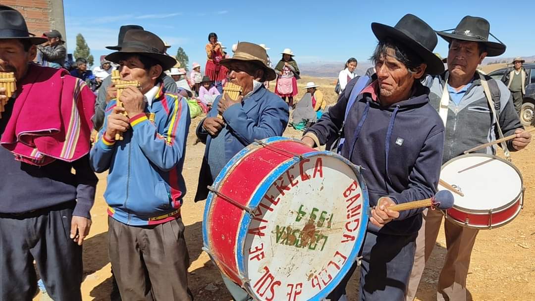 HSanchezOficial's tweet photo. En un momento en que la gestión eficiente del agua es responsabilidad de todos,  entregamos a la comunidad Yana Rumi en el municipio de Tarata, el mejoramiento del atajado con revestimiento de geomembrana. #CuidemosElAgua https://t.co/XDSCQt3pne