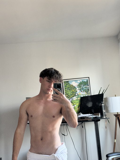 Repost if you want a good cuddle ;) https://t.co/KVEAs3As5i