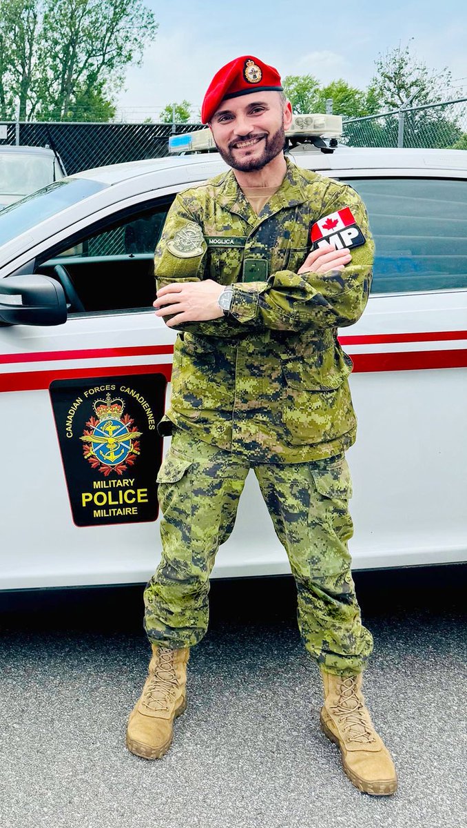 🇨🇦 
Without military service, life is meaningless.

#SixWordStory #StrongProudReady #ElliottMoglica #fypシ #Writer #Poet #Teacher #Soldier #CanLit #Author #Canada 📚🌎