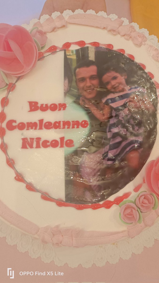 CTrozzola's tweet photo. Buon compleanno vita mia....nn potevo scegliere foto migliore x rendere mia figlia felice😍 #donnalisi #drojette https://t.co/f7V03oFRLg