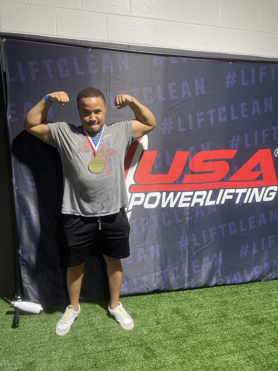 justev98's tweet photo. YA BOY GOT FIRST PLACE IN MY POWERLIFTING COMPETITION ! https://t.co/NFJQii2b4S
