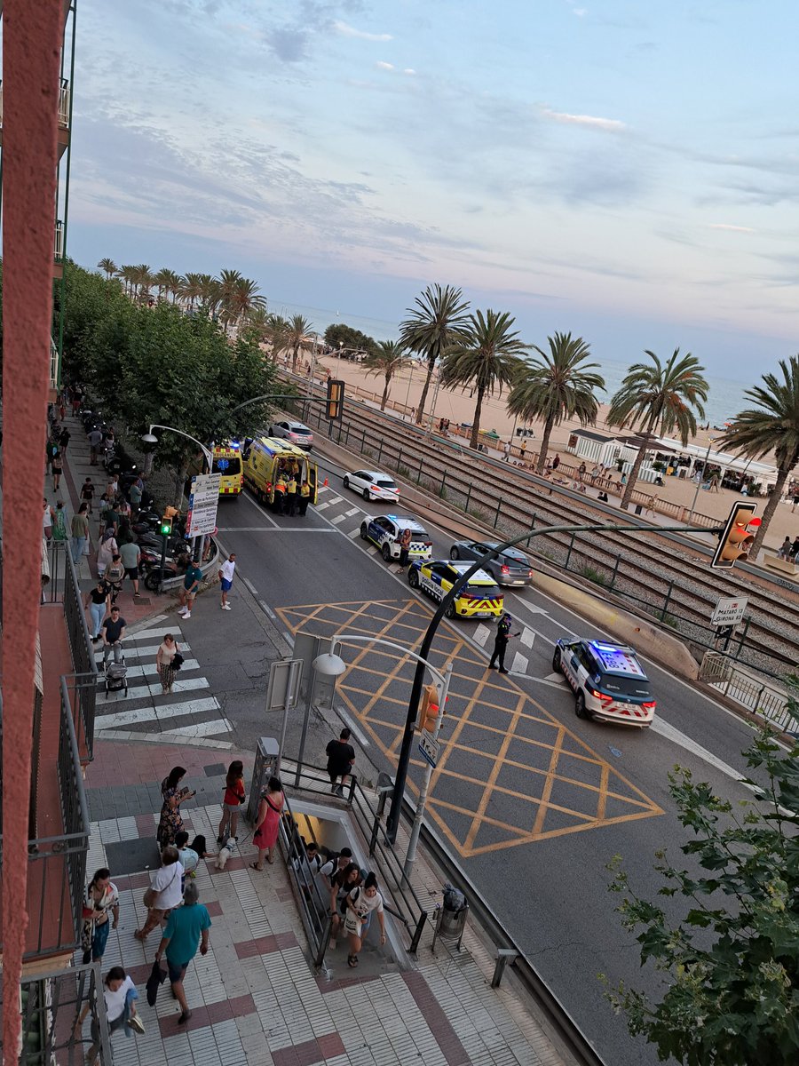 Perqué a més és perillosa la #N2 s'ha de pacificar i limitar a 30kmh. 
Un nou accident amb ferits al Masnou..
cc: <a href="/Capgros/">Capgròs</a> <a href="/elsmatins/">Els matins TV3</a> <a href="/RecuperemBM/">Recuperem Baix Maresme</a> <a href="/PremiaMedia_/">Premià Mèdia</a> <a href="/elmasnou_cat/">Ajuntament del Masnou</a>