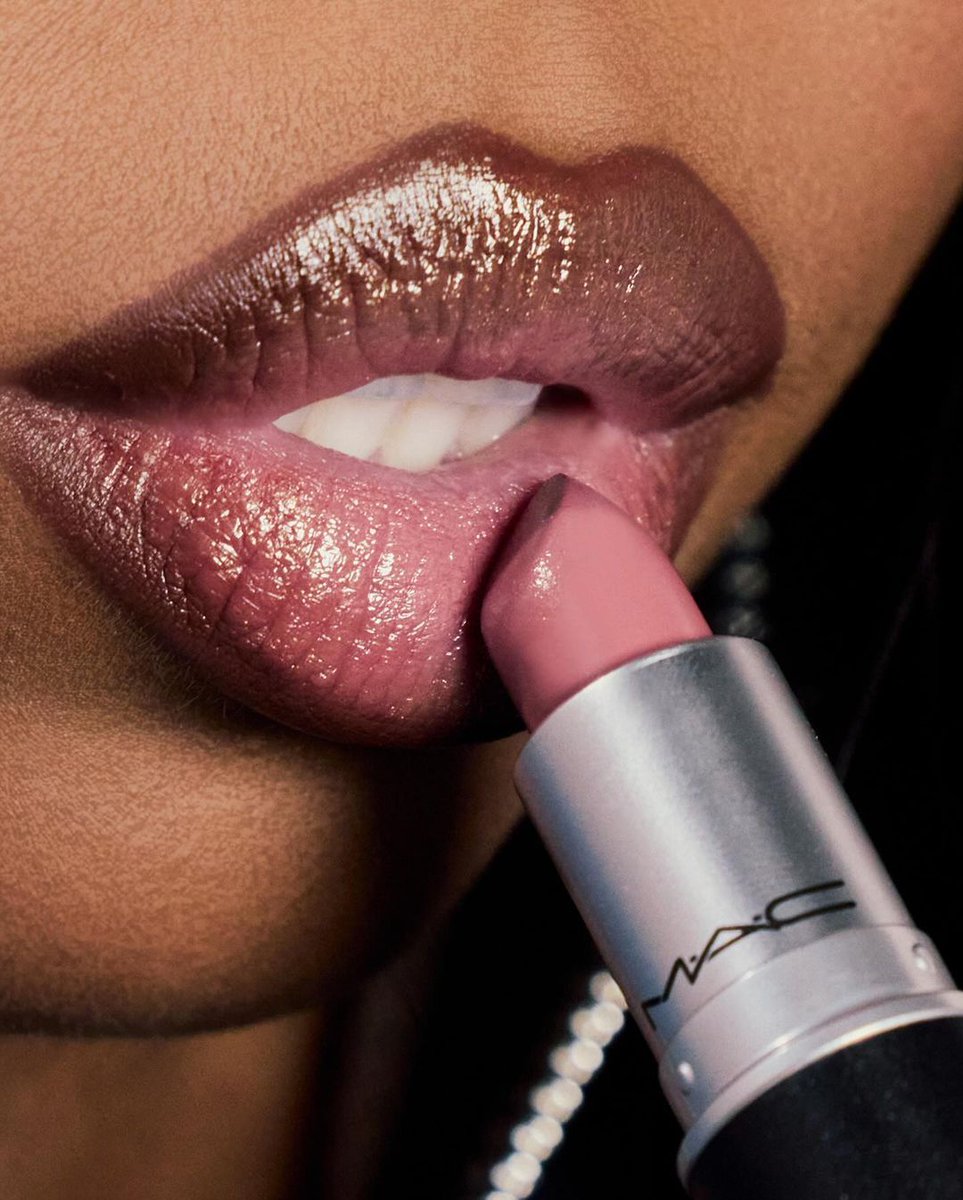 glittermagazine's tweet image. Ryan Destiny and #MACCosmetics is a match made in makeup heaven. She slays rocking her new lip kit from MAC. Excuse us while we add everything to our cart, ASAP. 

#MacCosmetics #RyanDestiny