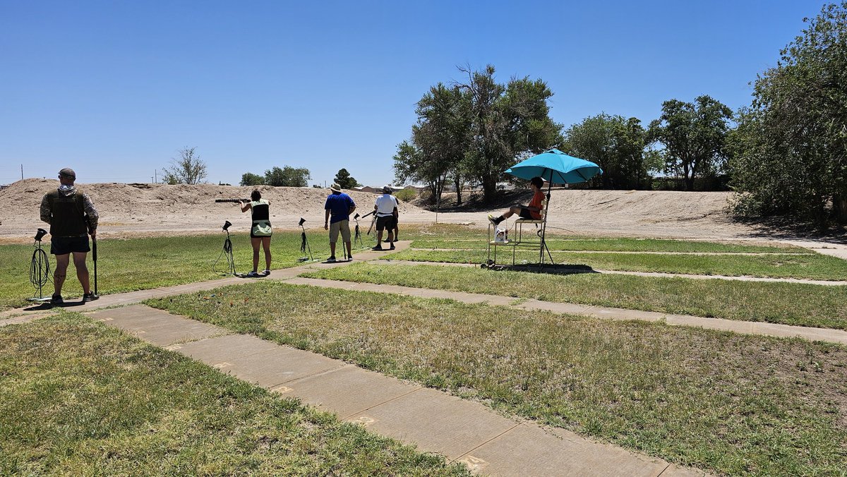 ehs_4h's tweet photo. This weekend, members of our team volunteered to score for the Southwestern Zone Shoot at our range. Despite the heat, it was an amazing opportunity to gain volunteer hours! https://t.co/1PU53i2vrH