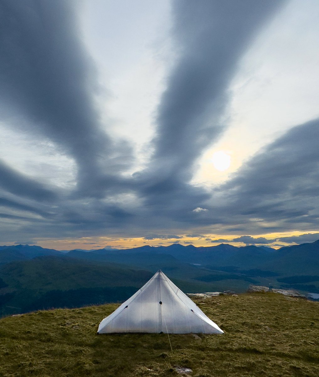 After a long day, nice to finally get pitched up with a brew with a view 😌⛰️⛺️🏴󠁧󠁢󠁳󠁣󠁴󠁿
