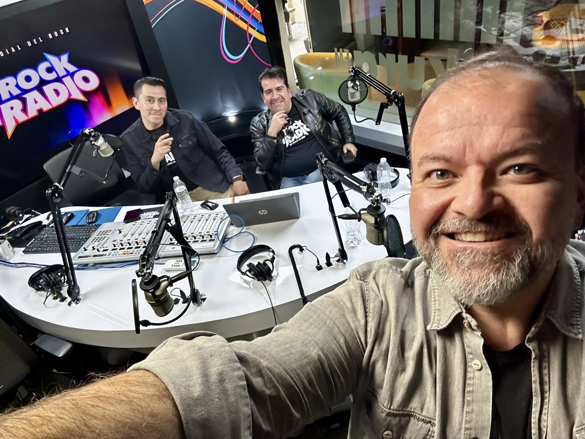 Estamos en vivo en Lokura.fm #DiaMundialDelRock con <a href="/YvanMontecino/">Yvan Montecino</a> <a href="/LokuraFM_MX/">Lokura FM</a>