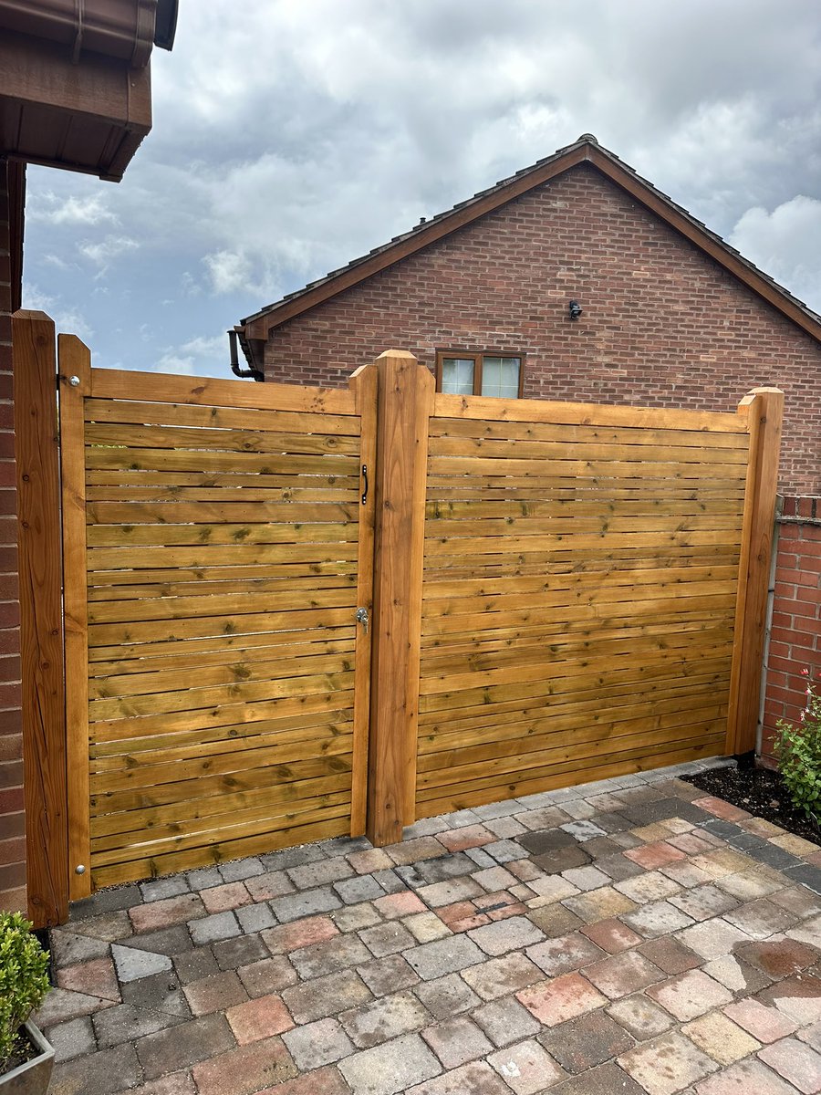 wulstanfencing's tweet photo. Contemporary gate and panel https://t.co/TvzdFHM7kB