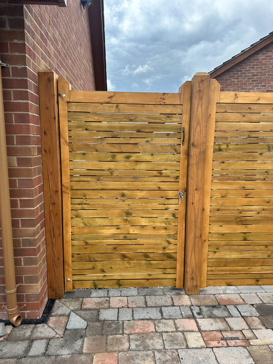 wulstanfencing's tweet photo. Contemporary gate and panel https://t.co/TvzdFHM7kB