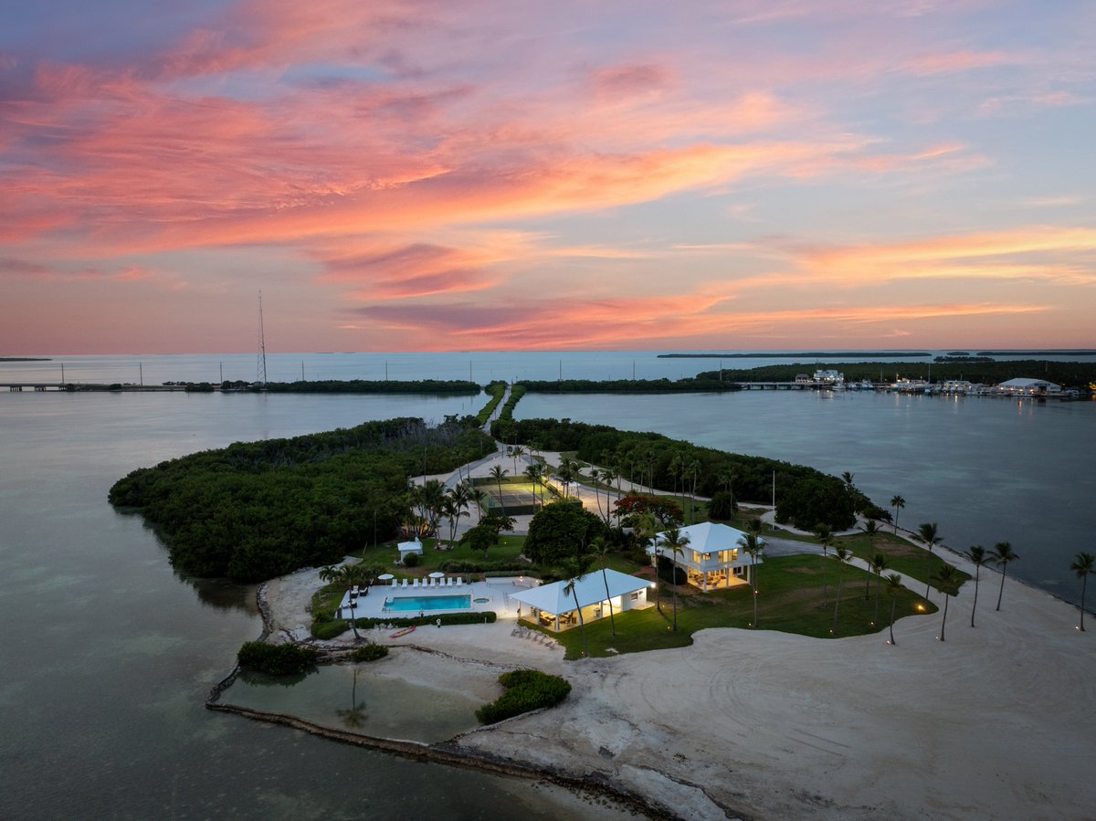 wander's tweet photo. 🏖️ Introducing Wander Islamorada Island.

Book an entire private island in the Florida Keys all to yourself with 15+ acres of tropical luxury. Enjoy ocean views, private beach, pool, dock &amp; tennis court. Book on https://t.co/P5j8KWALzB at a launch price starting at $1995/night. https://t.co/SBUhmGUlx0