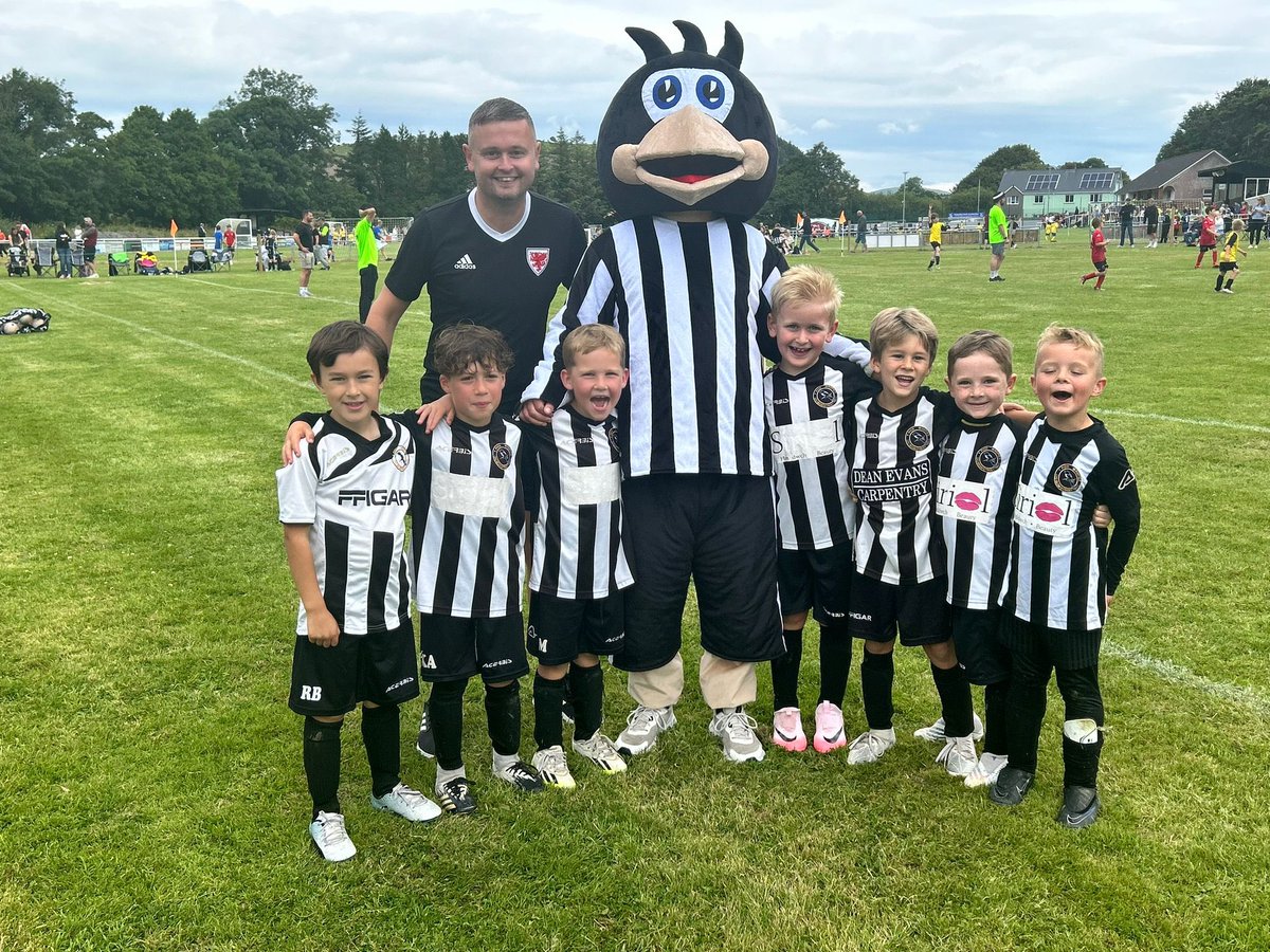 tombates2000's tweet photo. Big thanks to @BowStreetFC for a superb football festival. Very proud to see my boy make his debut at Cae Piod 

#Magpies https://t.co/lIqjnMHgJO