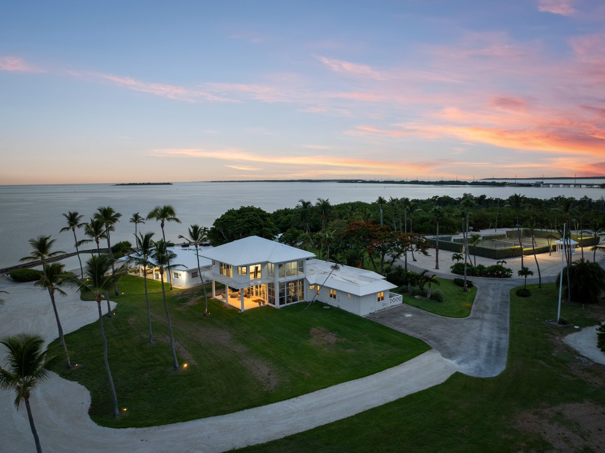 wander's tweet photo. 🏖️ Introducing Wander Islamorada Island.

Book an entire private island in the Florida Keys all to yourself with 15+ acres of tropical luxury. Enjoy ocean views, private beach, pool, dock &amp; tennis court. Book on https://t.co/P5j8KWALzB at a launch price starting at $1995/night. https://t.co/SBUhmGUlx0