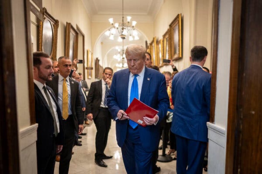 mjfree's tweet image. WE ARE UNSAFE: 

BREAKING: Donald Trump will begin receiving intelligence briefings next week.