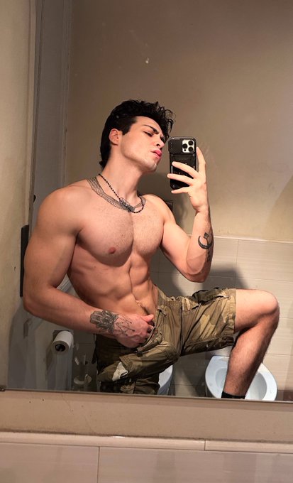 I’m 6’3 btw https://t.co/cQjUmxzthf