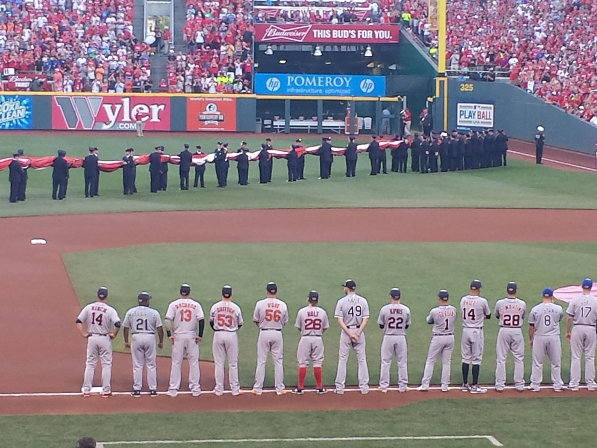 ElizabethPrann's tweet photo. My All-Star gave me... three mini all-stars... Still your biggest fan!
The All-Star break always takes me back to the big show. Just when we were a little family of three watching D reach his ultimate goal... #TeamODay ⚾
#BaseballWife #AllStar #TBT #Memories #DarrenODay https://t.co/6MBVUYOuaJ