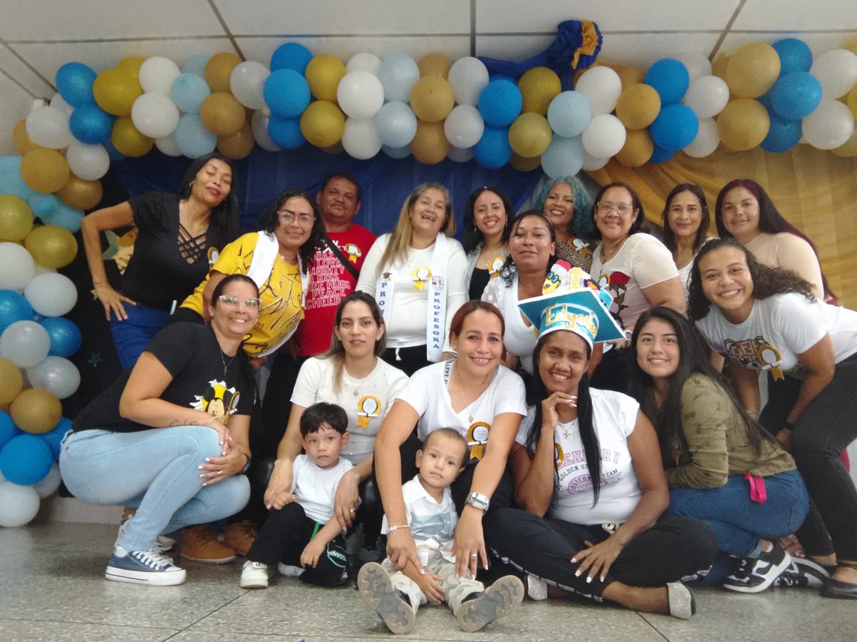 CeinAndresBello's tweet photo. XII Promoción con todo el personal https://t.co/7FKzHPRK1U