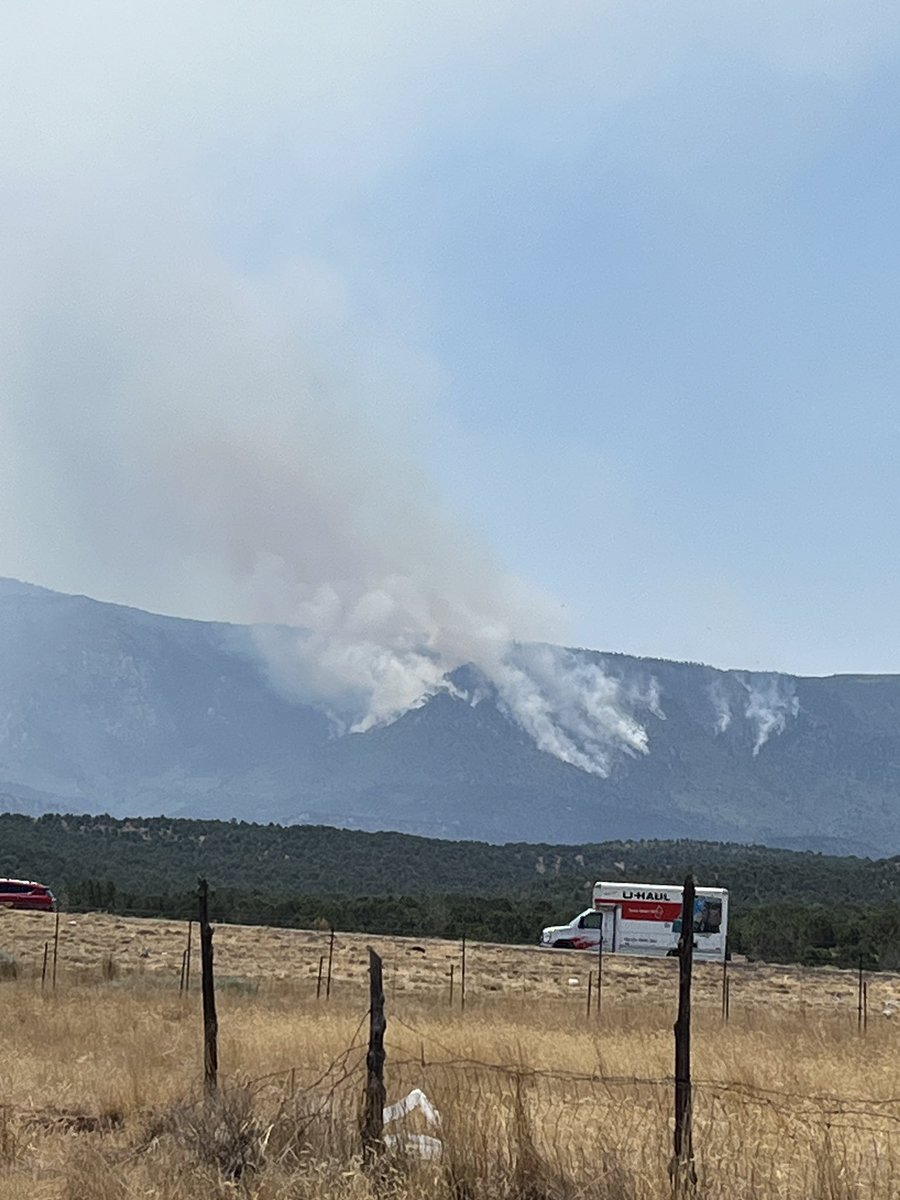 ZufeltBen's tweet photo. @UtahWildfire Aviation resources working on the #GraffPointFire https://t.co/M3P37ASHlP