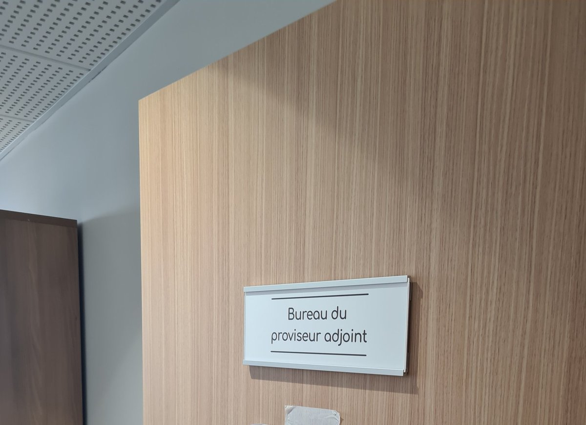 MarcCharbonnie2's tweet image. J&apos;ai le plaisir de rejoindre le lycée Albert Camus de Bois-Colombes à partir du 01/09. Un immense merci à la communauté éducative du lycée Missak et Melinée Manouchian de Châtenay-Malabry que j&apos;ai été honoré de servir comme prov. adj. #FF cette année. #Perdir2024 #PromoJDelors