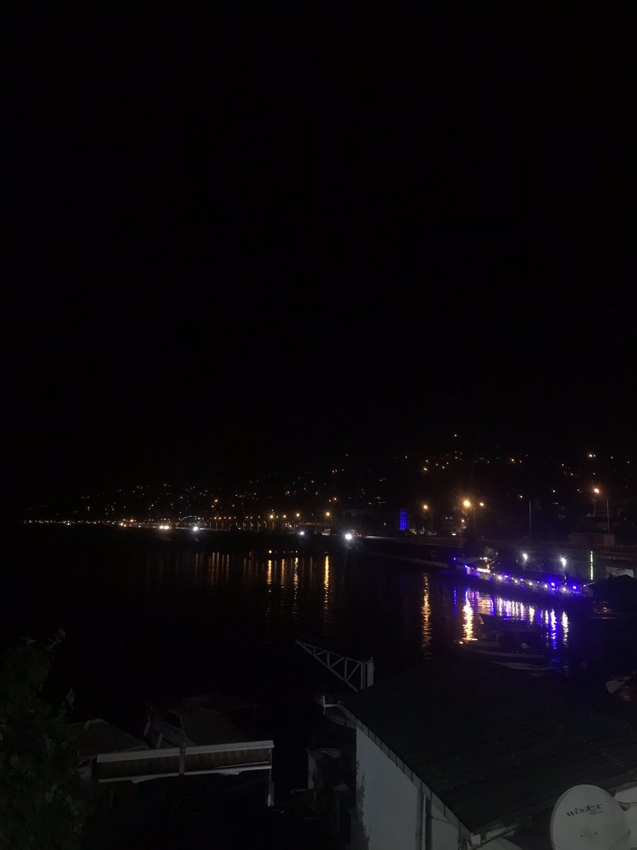 Unal50Unal's tweet photo. Geceleri bir başka güzelsin Karadeniz..🌧💦♥️ https://t.co/ufjJuDzGGW