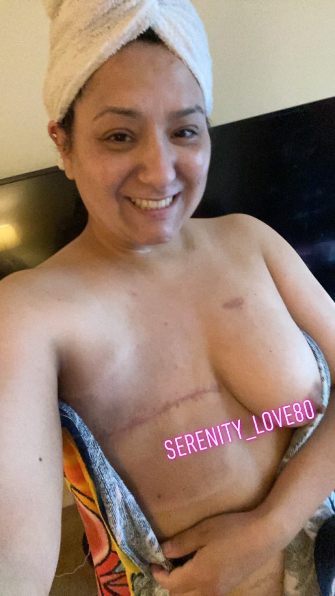 SERENITY_LOVE80's tweet photo. Gettin’ ready for my first official day back to work! It’s only the door shift, gotta start out slowly🙄🤨🤪. #FirstDayBackToWork #Scars #OneTittie #MastectomyScar https://t.co/MsteLjvQvZ