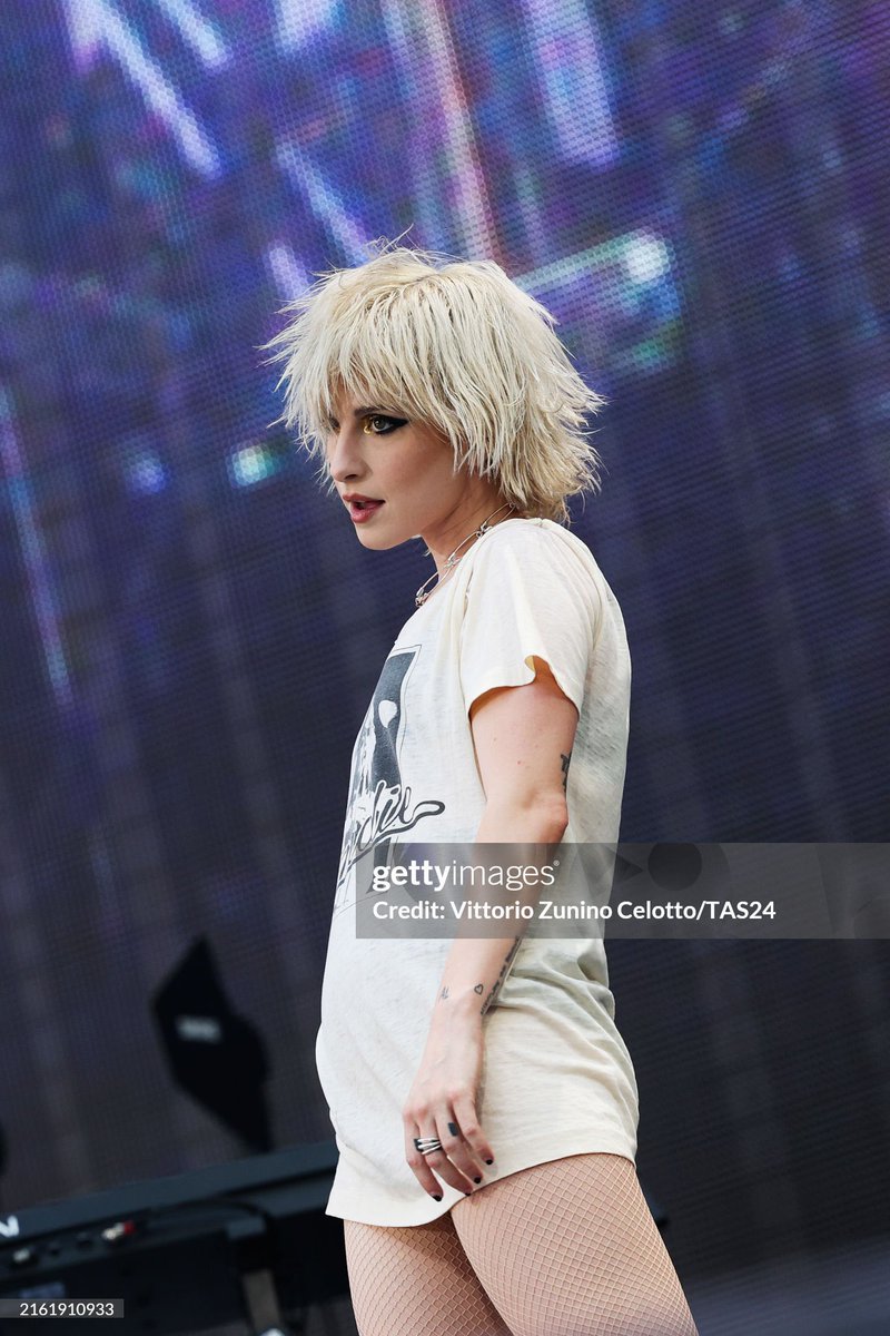 chrrypm's tweet photo. she looks like an anime character are you crazy https://t.co/NCUIPj9Ipm