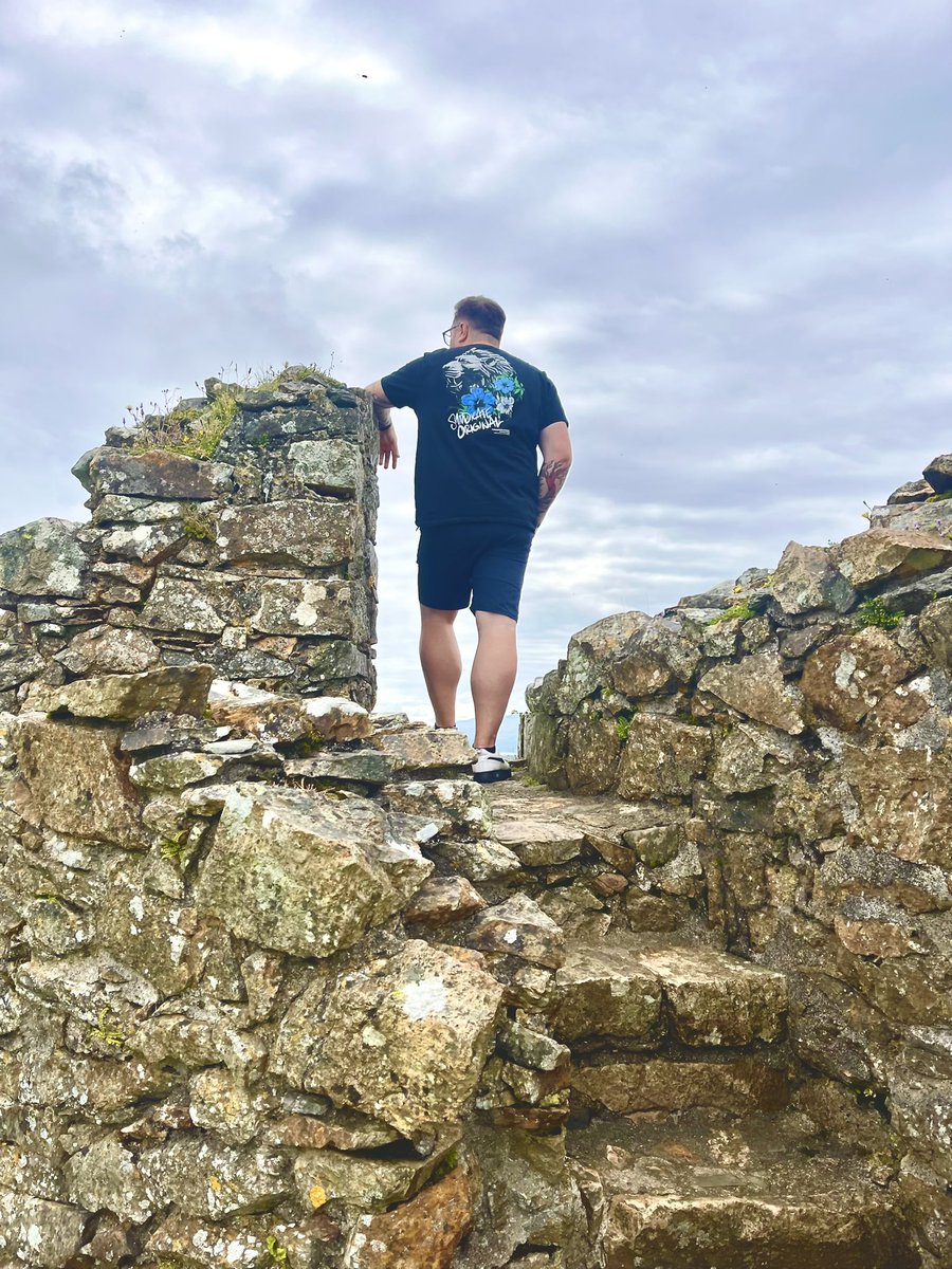 AdamCon04940736's tweet photo. Repping the @SyndicateOG @Syndicate Summer Rain shirt at Criccieth Castle today, had so many compliments on the design, always repping the merch any time I can https://t.co/9ubAbJjjd3