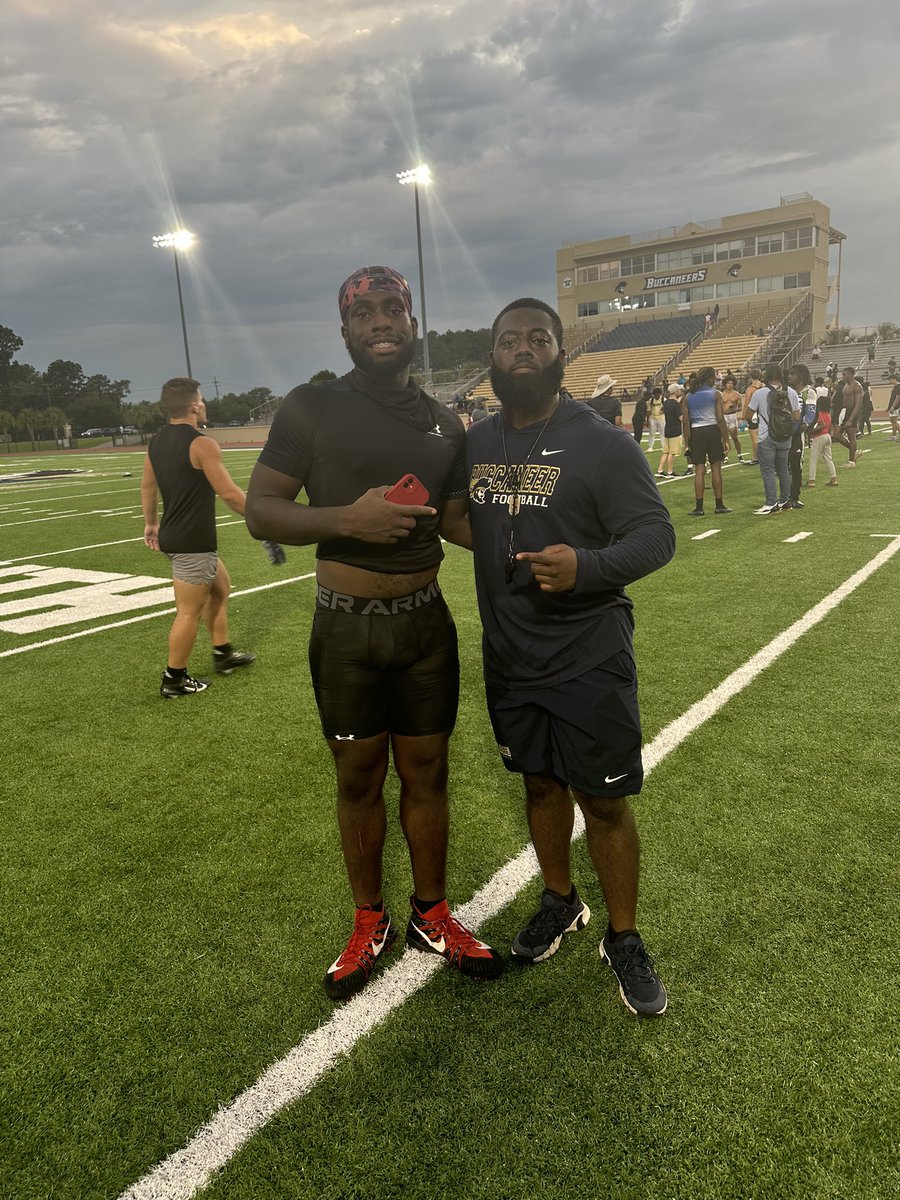 chanyce_ford's tweet photo. Thank u coach for having me, learned a lot of things to help me this upcoming season can’t wait to put it on that field, can’t wait to hopefully be back!!@coachgame34 @CoachNickReveiz @_CoachTBell @CoachZJohnson22 @shulerbentley @GabeGiardina https://t.co/8KH5ADXnbo