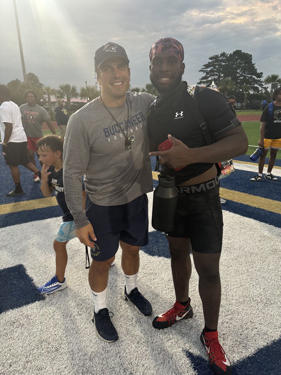 chanyce_ford's tweet photo. Thank u coach for having me, learned a lot of things to help me this upcoming season can’t wait to put it on that field, can’t wait to hopefully be back!!@coachgame34 @CoachNickReveiz @_CoachTBell @CoachZJohnson22 @shulerbentley @GabeGiardina https://t.co/8KH5ADXnbo