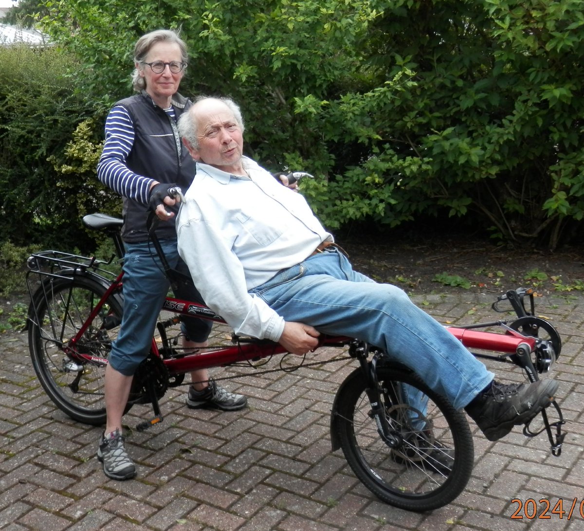 John in Berkshire says, "They (Isabelle and Andrew) don't have a car so planned on cycling the tandem back to Canterbury over 4 days! Eventually they hired a van and drove 2 1/2 hours to collect the Pino".