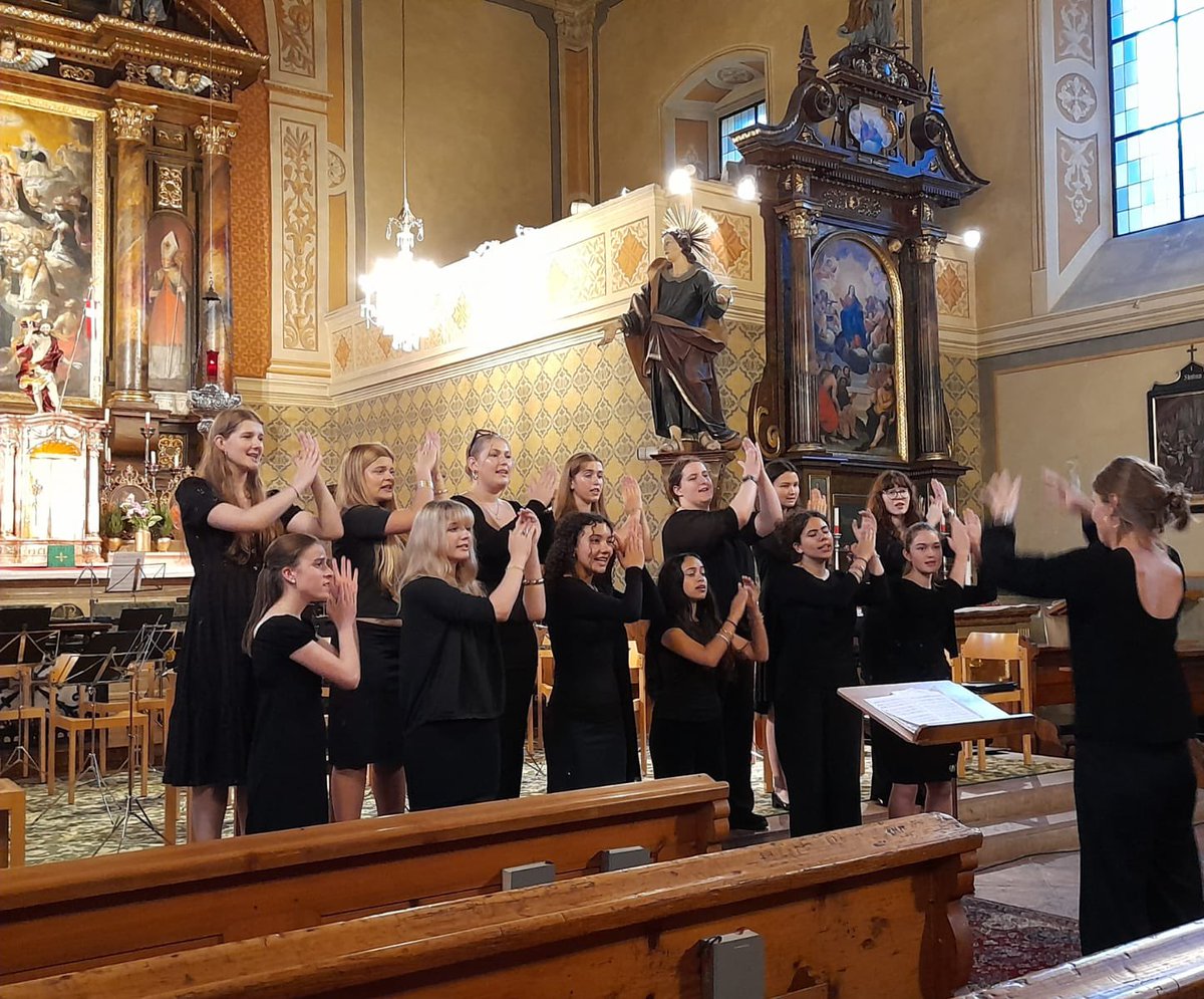 SHHSforGirls's tweet photo. 60 pupils in the Chamber Orchestra, Senior Choir and Wind Band start the summer performing on a tour of Austria’s lake district. 🎶 #openingdoors #mehrlicht https://t.co/nW6i31OmYI