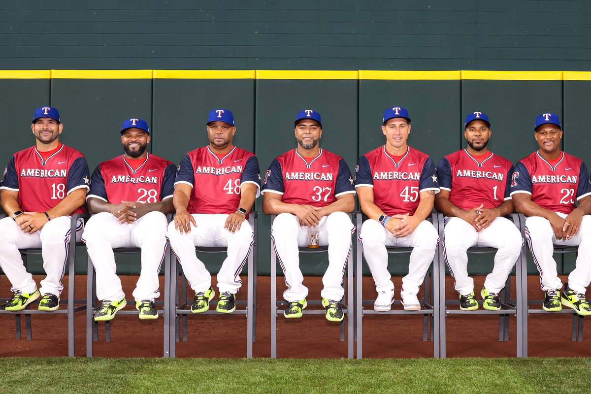 Rangers's tweet photo. The gang's all here! https://t.co/4FyXkli1WX