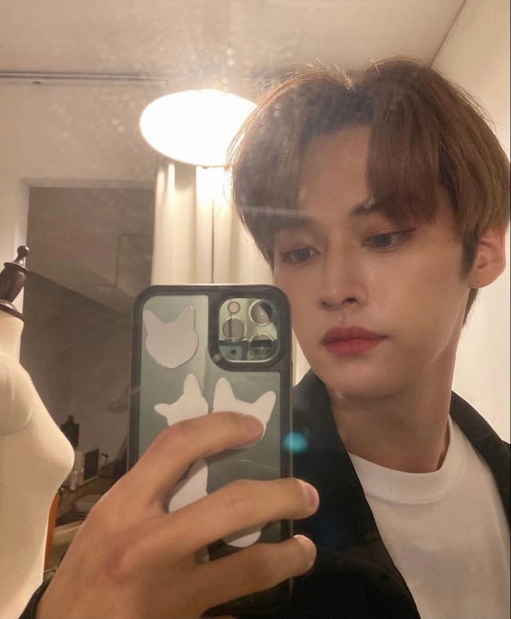 antiseraph's tweet image. hi gorgeous people. i'm currently working on my carrd; i think it's a must before i post my interaction/plot calls and start replying to dms. i suspect it's gonna take a while, so i'm gonna be barely active, if at all, for a couple of days. please always take care of yourselves!