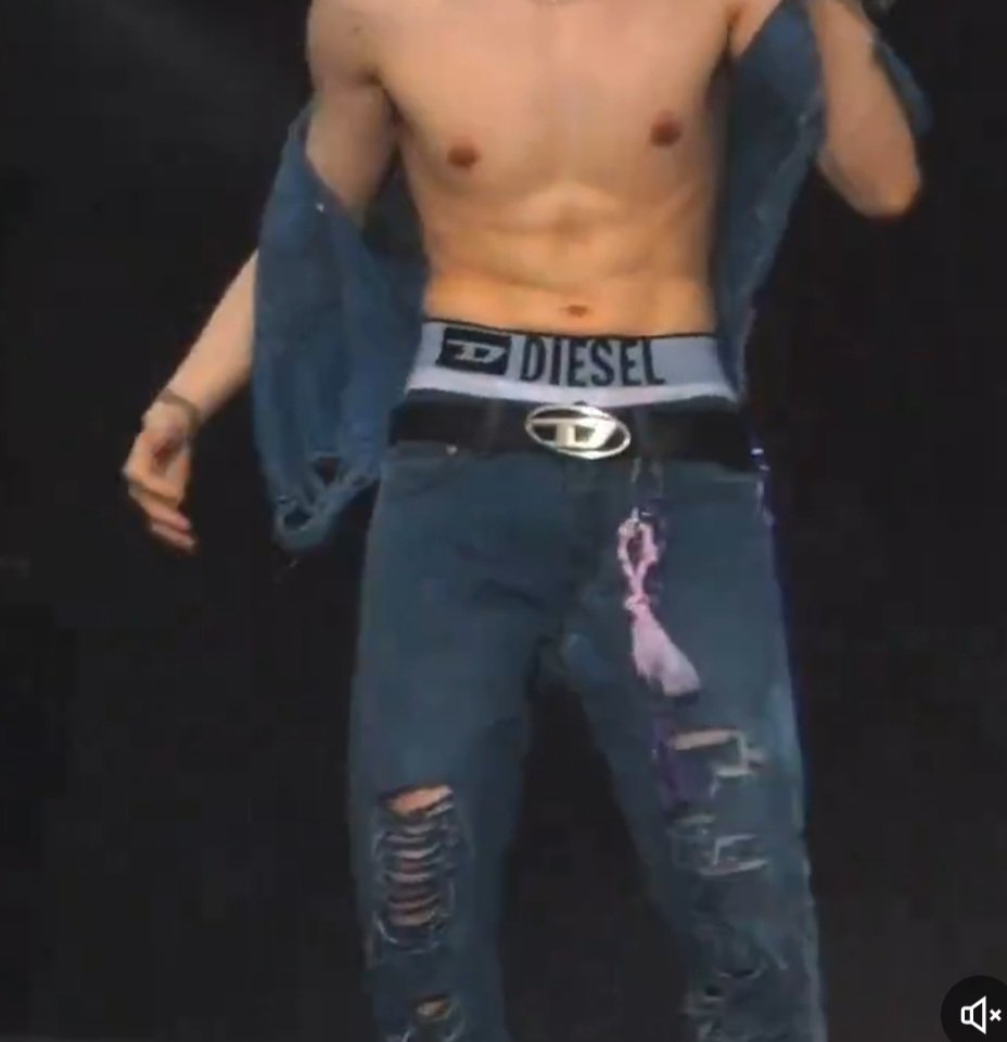 cookie13877351's tweet photo. IT'S ONLY IN JAPAN, SHOWCASE FUKUOKA WATER BOMP SUPER HOT,
KING KANG DANIEL IS SUPER HOT AND SPEAKING SEXY OMG 😲 😍 💖
@konnect_danielk
@kd_officialx
#kangdaniel
#danityfam
#Danities
#stand4kangdaniel https://t.co/uvpKvD1jtI