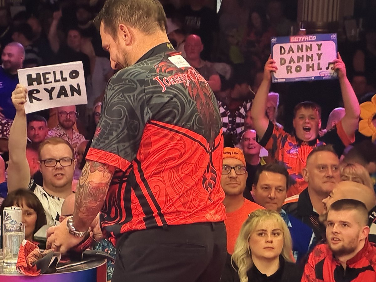 OWLAND247's tweet photo. The Massive at the darts #swfc https://t.co/KeIiNmKcLU