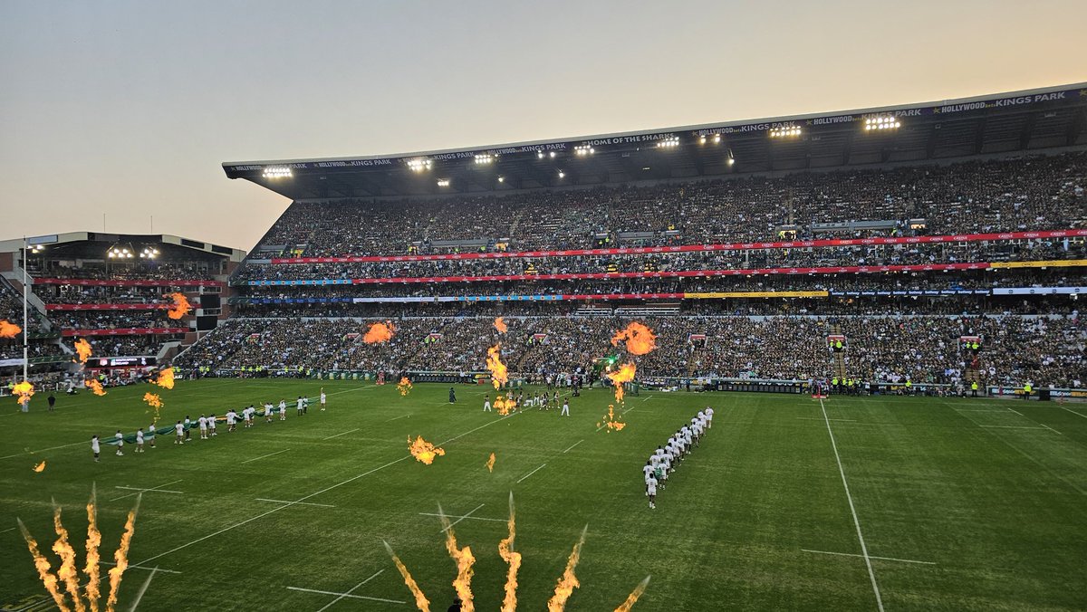 lilmac4's tweet photo. Fantastic atmosphere at the rugby tonight! Pity about the result after we made such a great comeback in the 2nd half. Brilliant match regardless! Very grateful to have witnessed this awesome team play. 🇿🇦🏉💯 #RSAvIRE #Springboks #Bokke @Springboks @ILuvDBN #FGFG #SouthAfrica https://t.co/Q4VCrpICk7