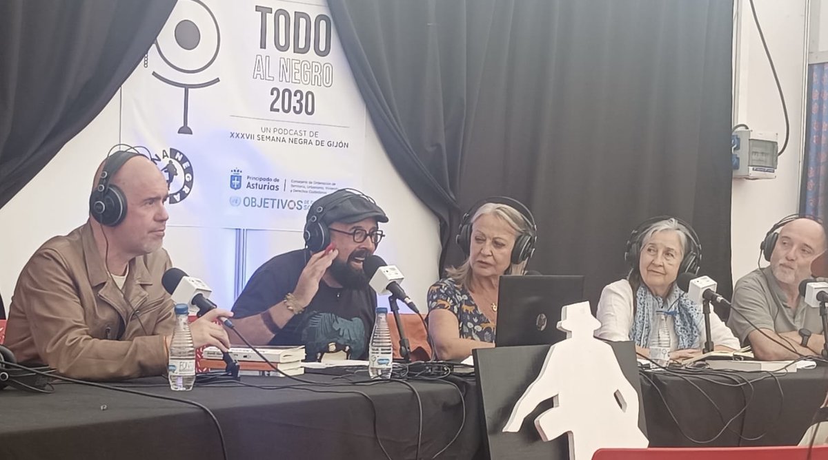CCOOdeAsturias's tweet photo. El papel de resistencia que hasta el final de su vida llevó Anita, siempre transmitiendo con la cabeza alta su orgullo de clase.
 
Y también el secretario general de @CCOO en el podcast con @ActorDavidAcera en #TodoAlNegro https://t.co/XHrc7okw6g