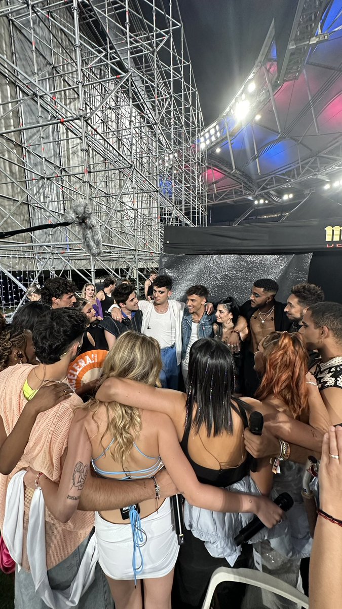 OT_Oficial's tweet photo. Como nos habéis cambiado la vida... 💙🎤😭 #GiraINGOT23 https://t.co/bRHavpPBZ9