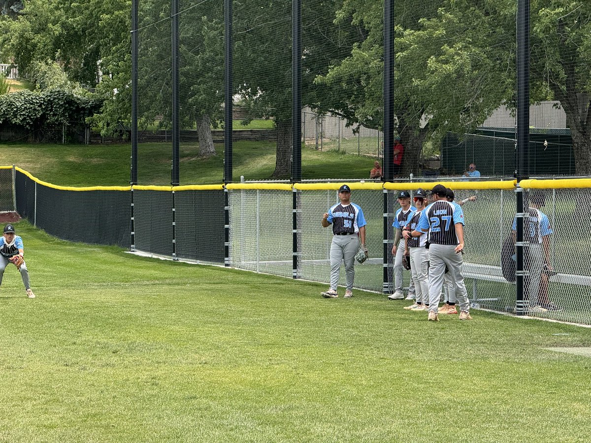 Rebels_vailaz's tweet photo. 16U getting ready for our 4th game of the tourney. Let’s get this boys!

#rebelsstrong https://t.co/yGoLj1udR8