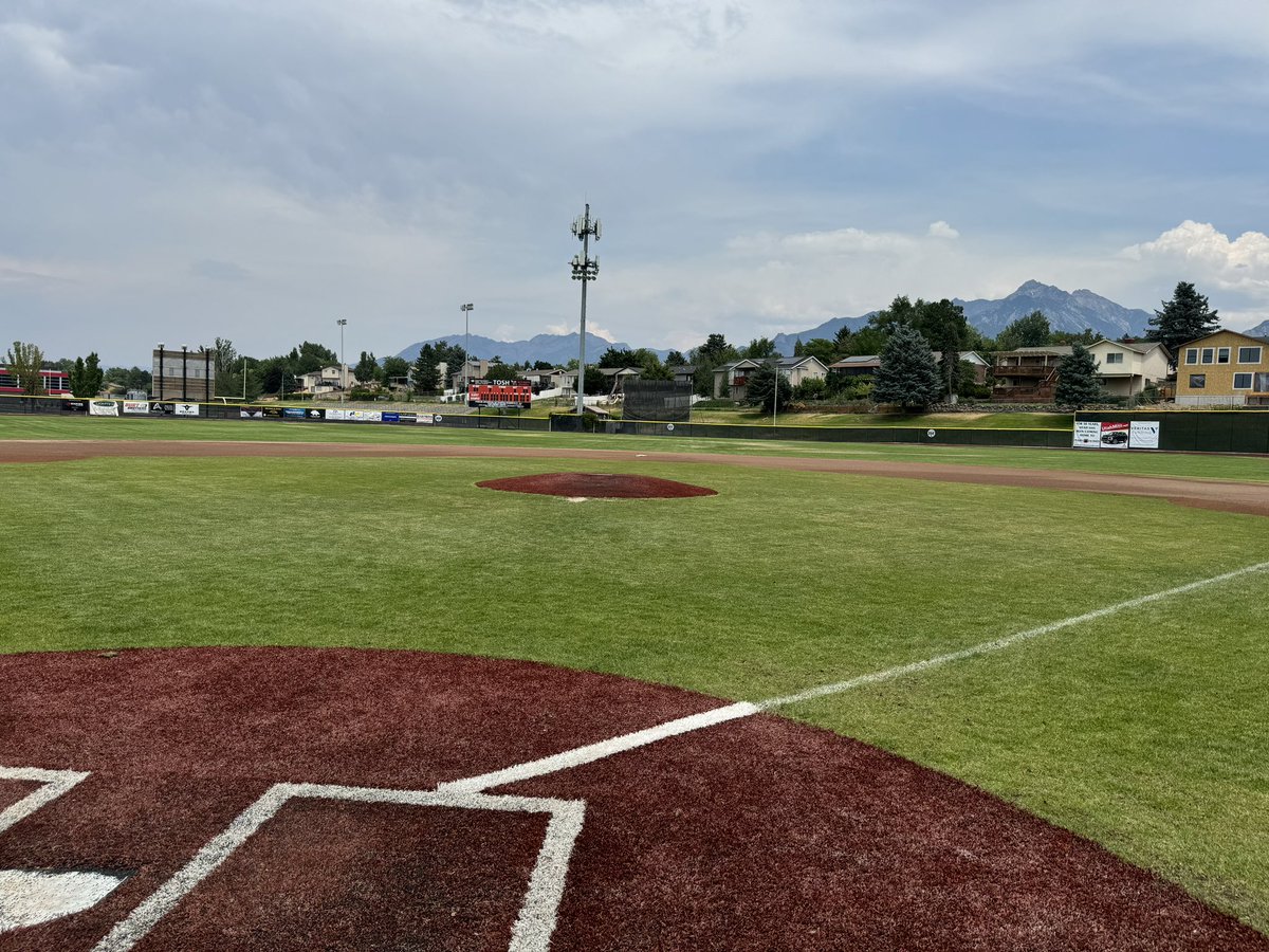 Rebels_vailaz's tweet photo. 16U getting ready for our 4th game of the tourney. Let’s get this boys!

#rebelsstrong https://t.co/yGoLj1udR8