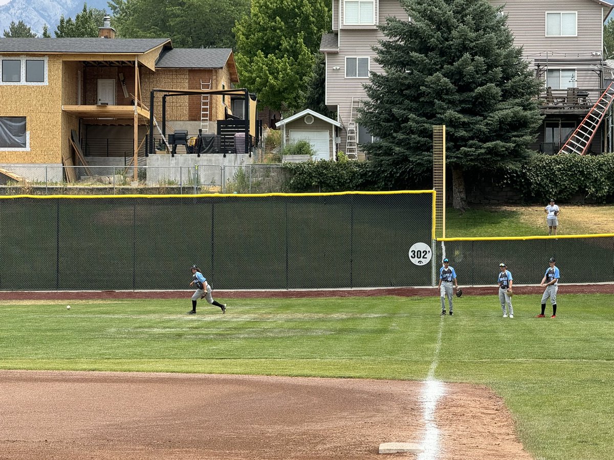 Rebels_vailaz's tweet photo. 16U getting ready for our 4th game of the tourney. Let’s get this boys!

#rebelsstrong https://t.co/yGoLj1udR8