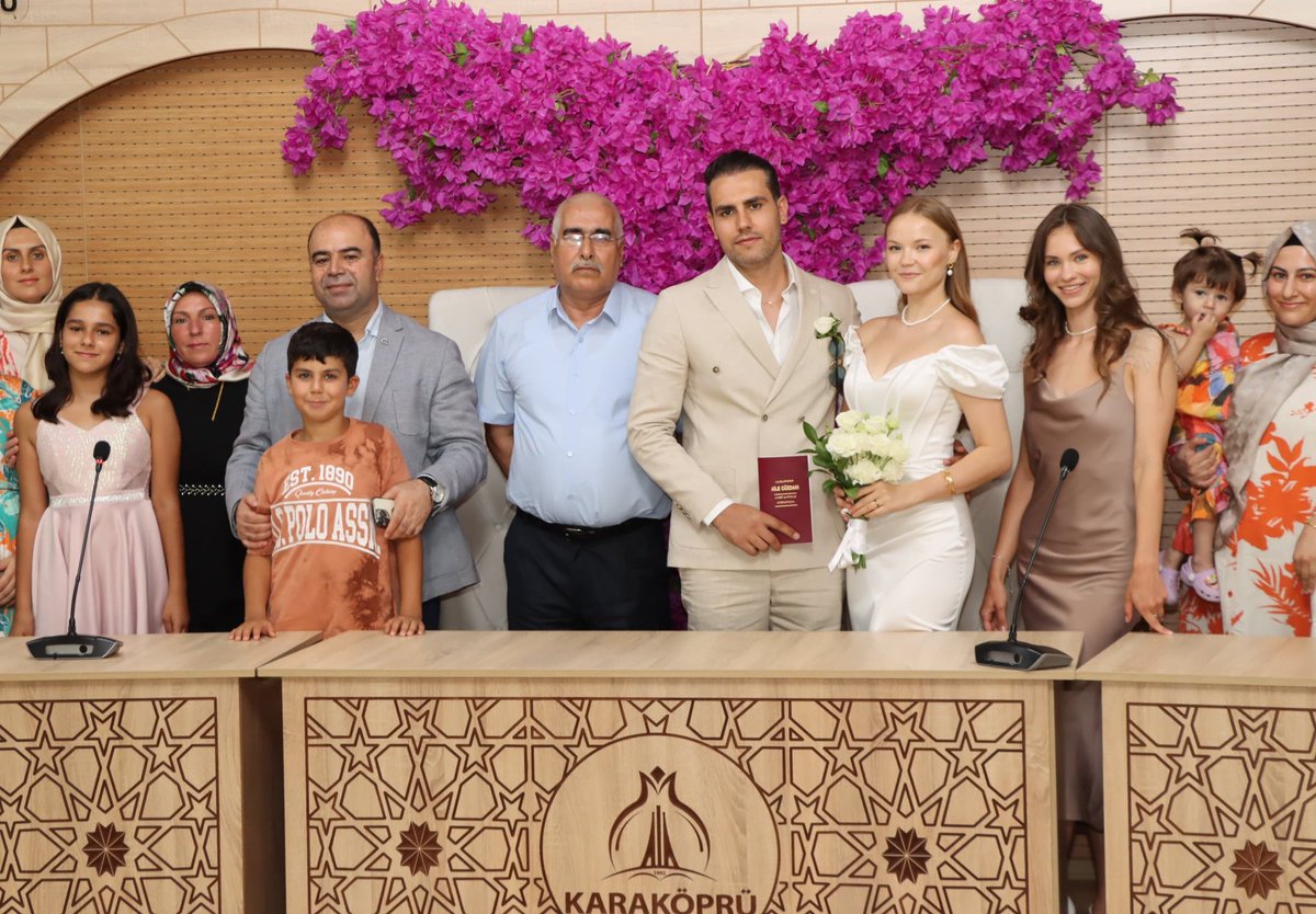 nihatcftc's tweet photo. Bugün nikah akidlerini gerçekleştirdiğimiz;
 Eser ile Katı
 Duru ile Gülcü
 Gubına ile Göçebeler ailelerinden çiftlere iki cihanda mutluluklar dileriz. 

#Şanlıurfa #Karaköprü https://t.co/lbHGjRhs48