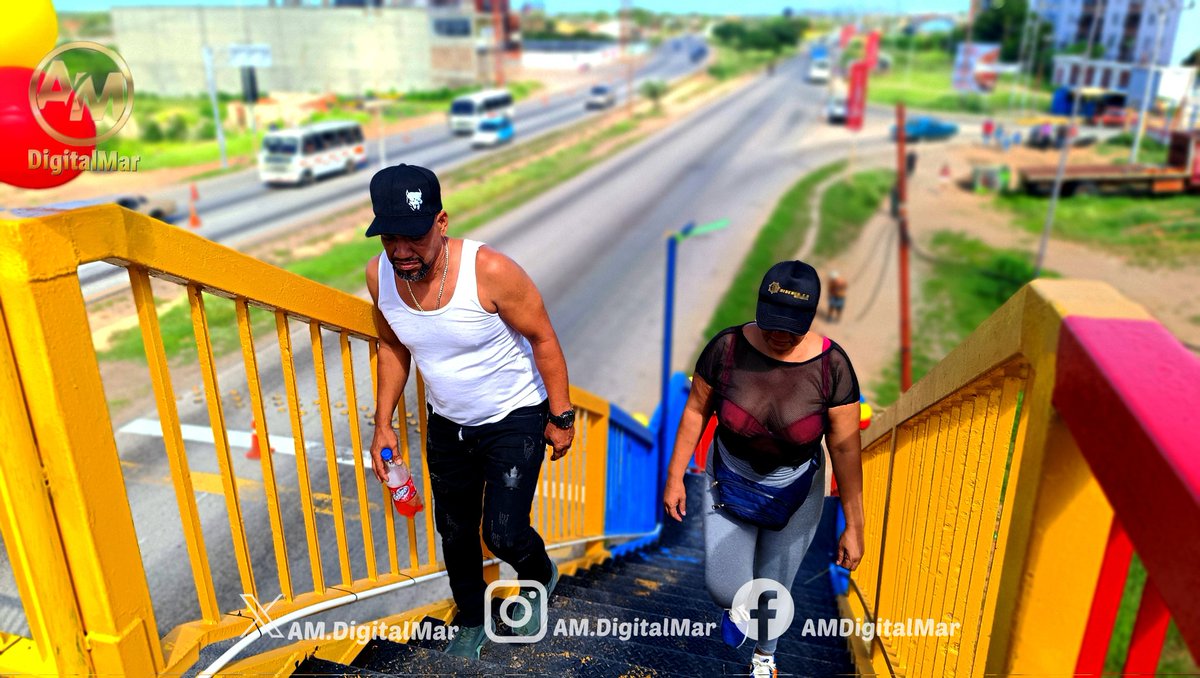AMDigitalma88's tweet photo. Los transeúntes agradecen las acciones tomadas con la Reparación de la Pasarela de #villarosa la cual ayuda a combatir los accidentes viales en la Avenida Juan Bautista Arismendi en #nuevaesparta 
#Garcia #islademargarita🌴  #venezuelaysugentebella 
#poeaiaenmovimirnto https://t.co/N9WY0Uq9fZ