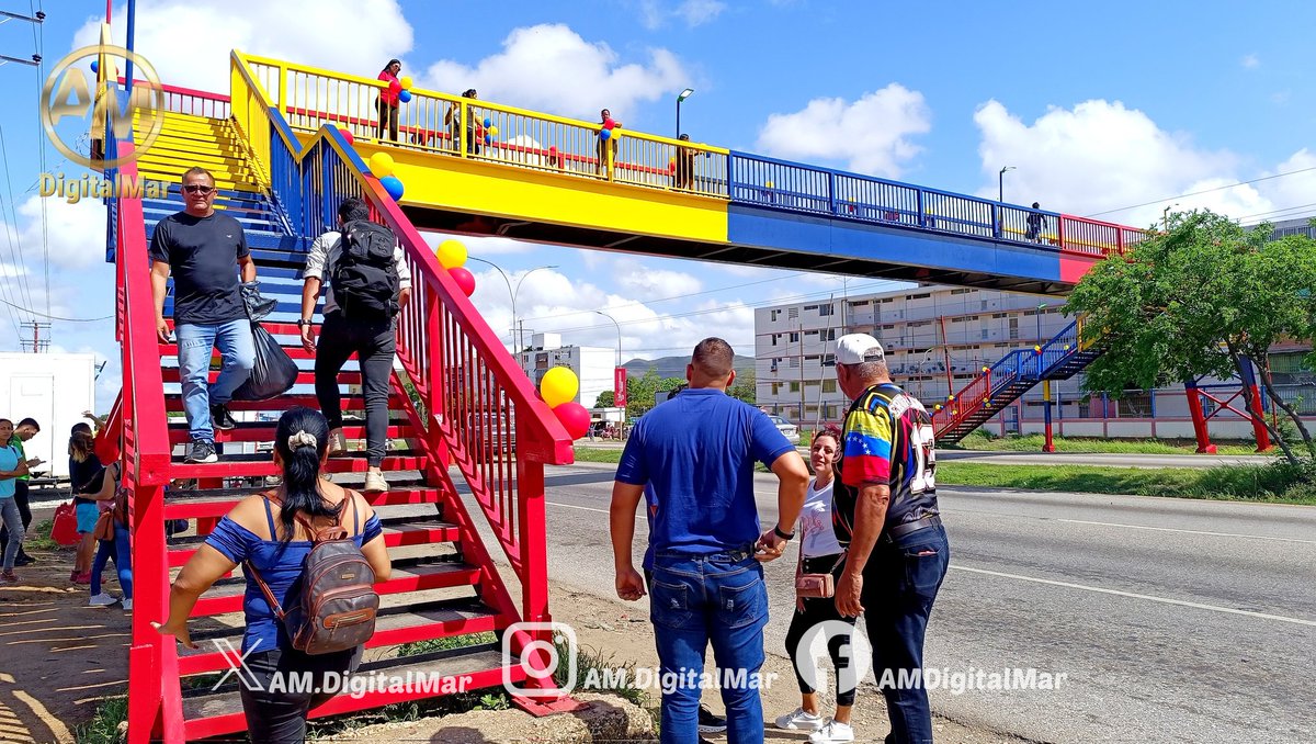 AMDigitalma88's tweet photo. Los transeúntes agradecen las acciones tomadas con la Reparación de la Pasarela de #villarosa la cual ayuda a combatir los accidentes viales en la Avenida Juan Bautista Arismendi en #nuevaesparta 
#Garcia #islademargarita🌴  #venezuelaysugentebella 
#poeaiaenmovimirnto https://t.co/N9WY0Uq9fZ
