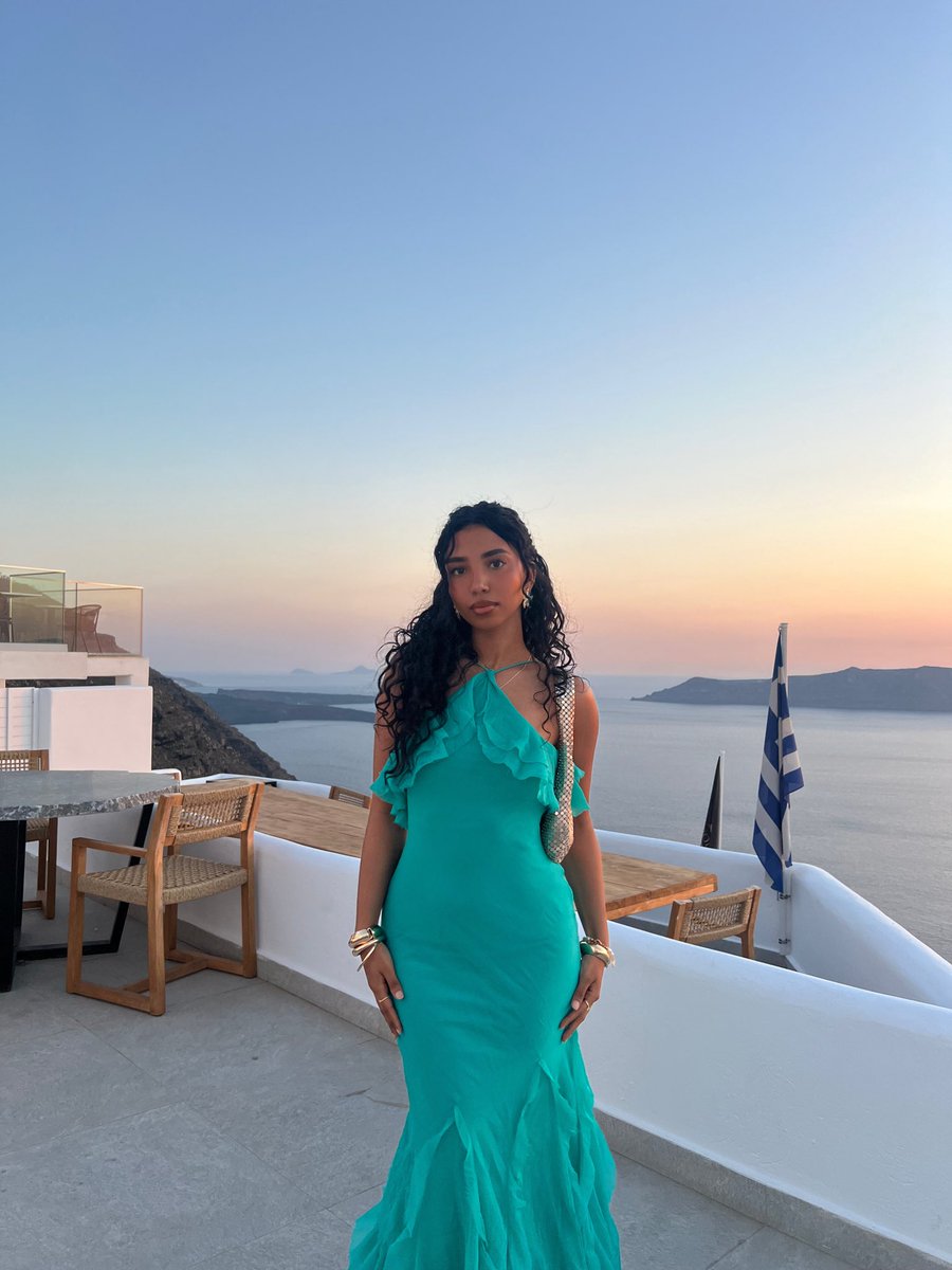 SbrSass's tweet photo. un été mamma mia 🧿🇬🇷🌊🤍🐚 https://t.co/oN77IBM4Ly